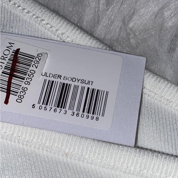 OFF WHITE SLEEVELESS RIBBED BODYSUIT - Picture 7 of 8